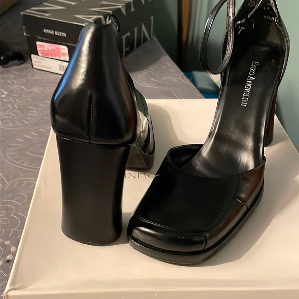 Enzo Angiolini Black Heels with Chunky Medium-High Heel 6.5 READ DESCRIPTION